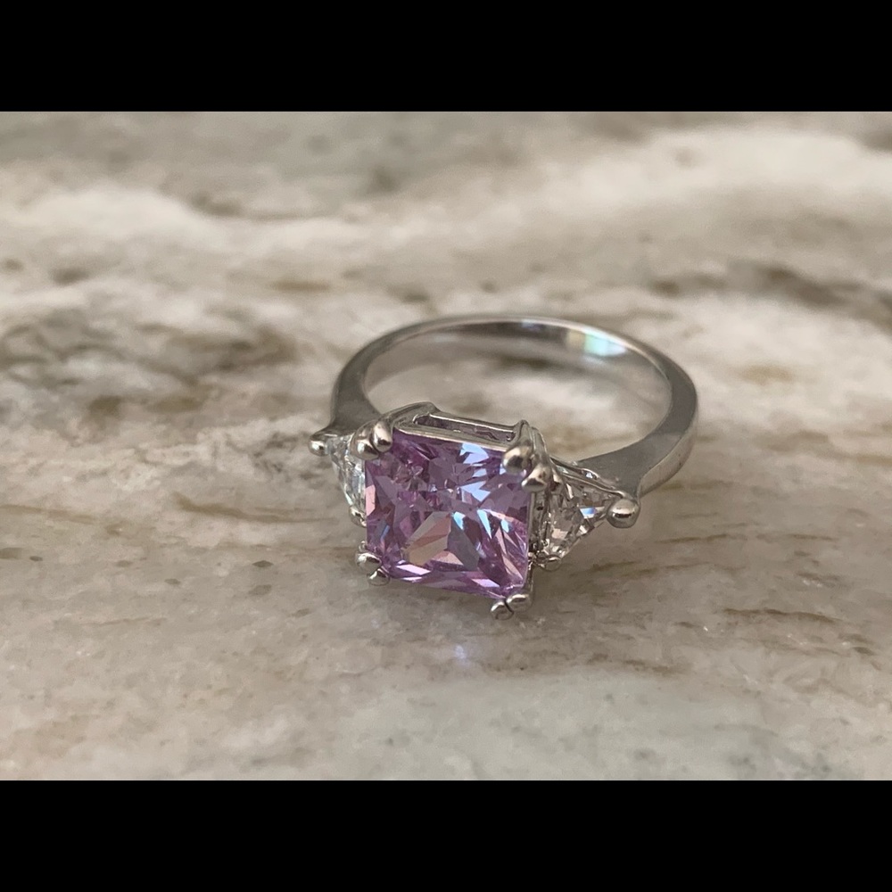 🦋Light purple cubic zirconia ring